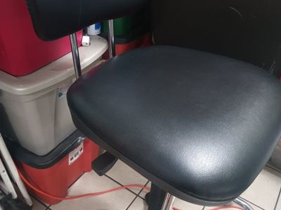 Adjustable Padded High Office Chair with Footrest and Wheels- Star