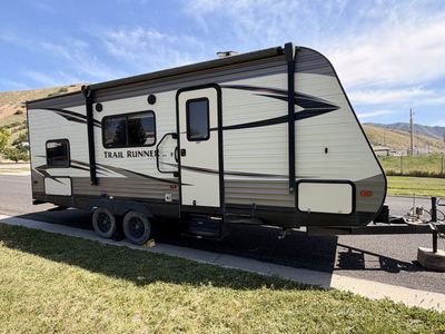 Clean Family Travel Trailer Rental-Sleeps 6- Easy Setup