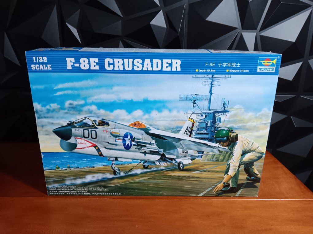 TRUMPETER 1:32 SCALE PLASTIC MODEL KIT NEW IOB F-8