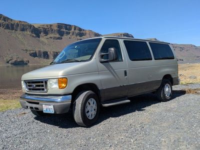 2005 Ford E-Series E-350 SD Chateau