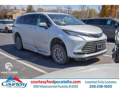 2022 Toyota Sienna XLE 8-Passenger
