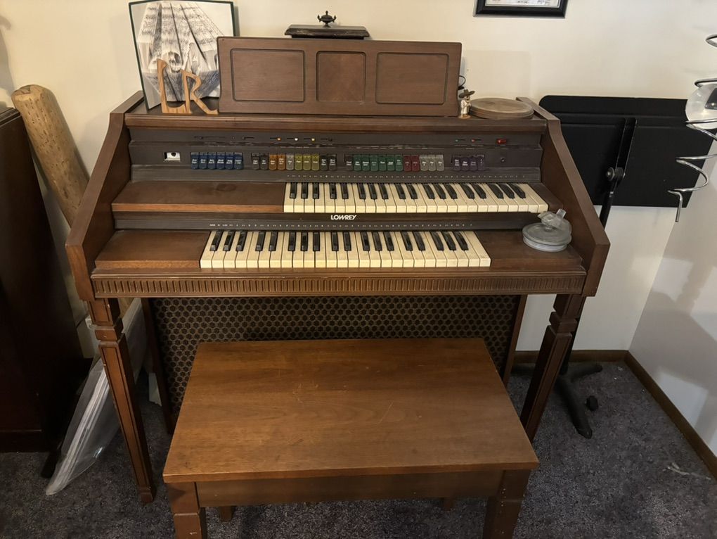 Lowrey Organ