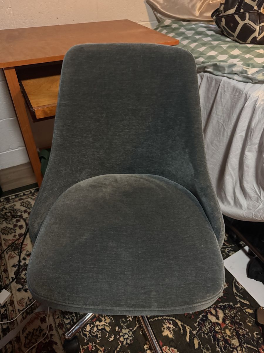 Swivel Office Chair in Grey Upholstery with Chrome Base - Adjustable Height Desk Chair