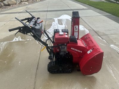 Honda HSS928AAT Track-Drive Snowblower – 28” Two-S