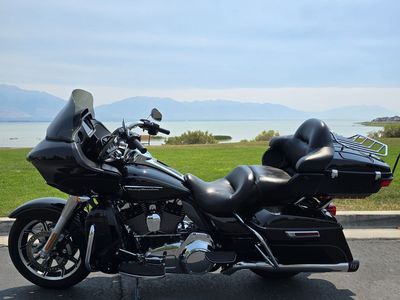Harley-Davidson Road Glide Ultra Touring Motorcycle - Black - 17,575 Miles