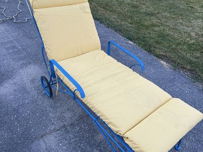 Vintage Mid-Century Blue Metal Chaise Lounge Chair w/ Yellow Cushion & Wheels
