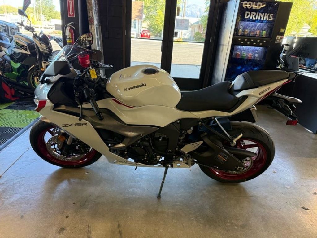 2025 Kawasaki Ninja® ZX™-6R ABS KRT Edition
