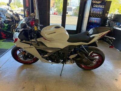 2025 Kawasaki Ninja® ZX™-6R ABS KRT Edition