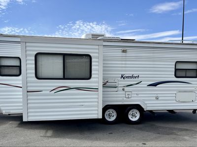 2004 komfort 24FT whit slide out very clean ready to camp or travel