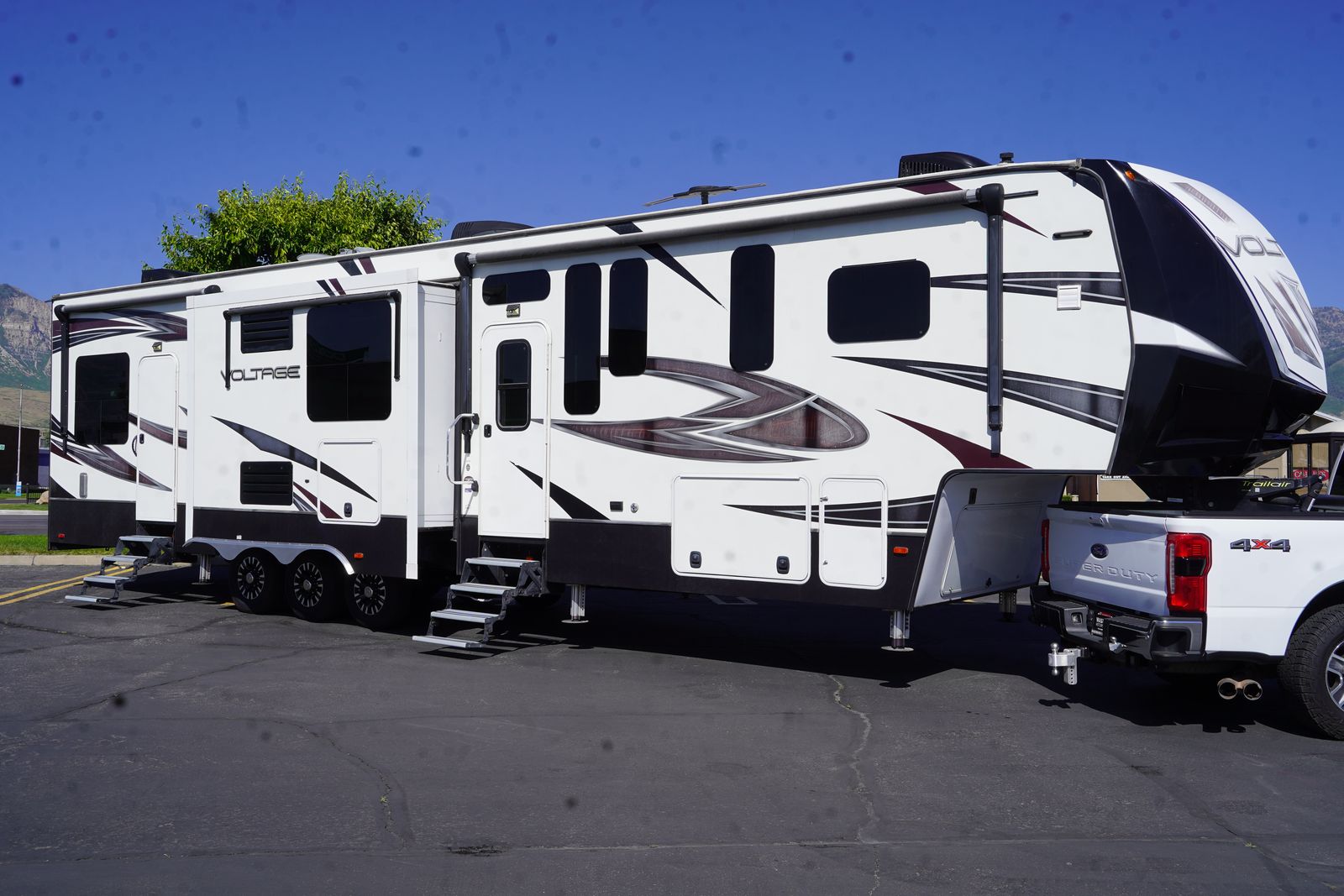 2016 Dutchman Voltage 3970