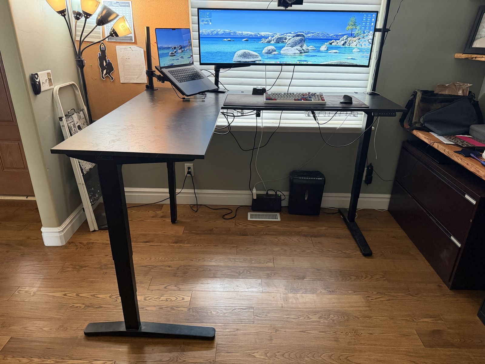 UPLIFT L-Shaped Electric Standing Desk – Excellent Condition