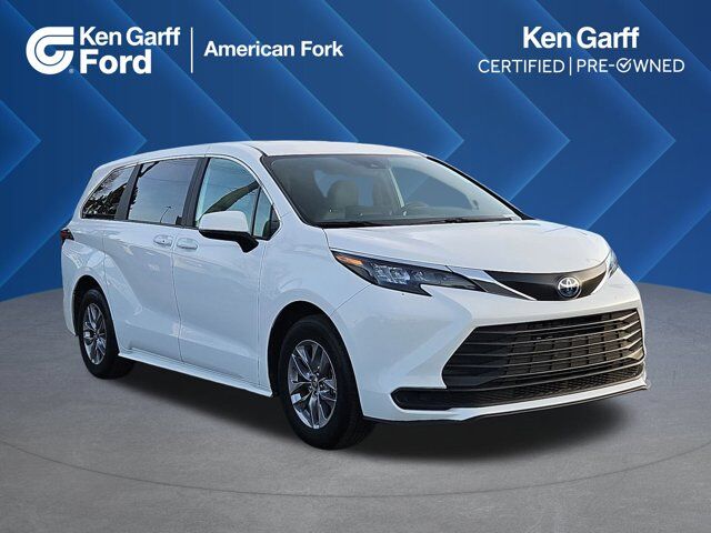 2025 Toyota Sienna LE 8-Passenger