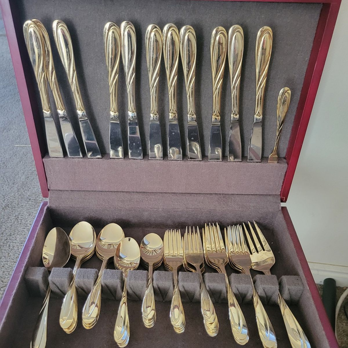 Faberware silverware plated set with serving