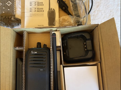 ICOM IC-F3011 Two-Way Radio with mic