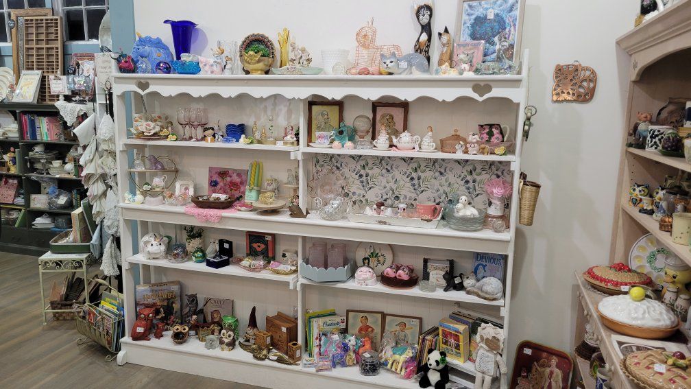 A Booth FULL of Vintage Goodness