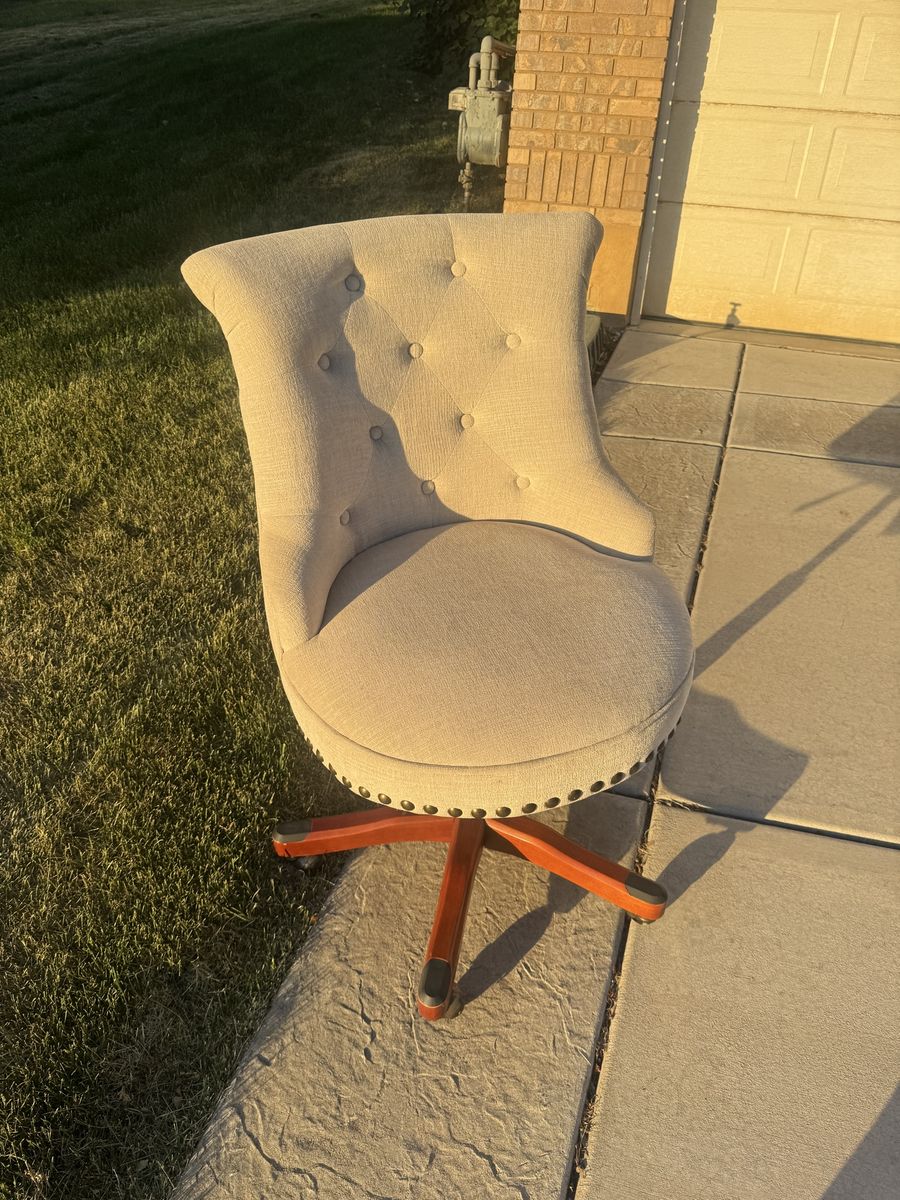 Elegant Beige Fabric Tufted Swivel Office Chair with Wood Base - Excellent Condition