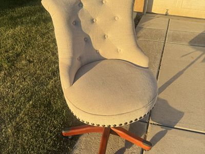 Elegant Beige Fabric Tufted Swivel Office Chair with Wood Base - Excellent Condition
