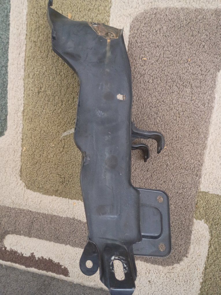 OEM 1996–2002 Toyota 4Runner LH Driver Side Radiator Support Bracket