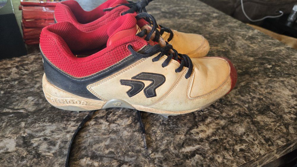 Ringer Cleats Size 8 Softball cleats Red/White/Black, Used Condition