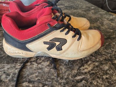 Ringer Cleats Size 8 Softball cleats Red/White/Black, Used Condition