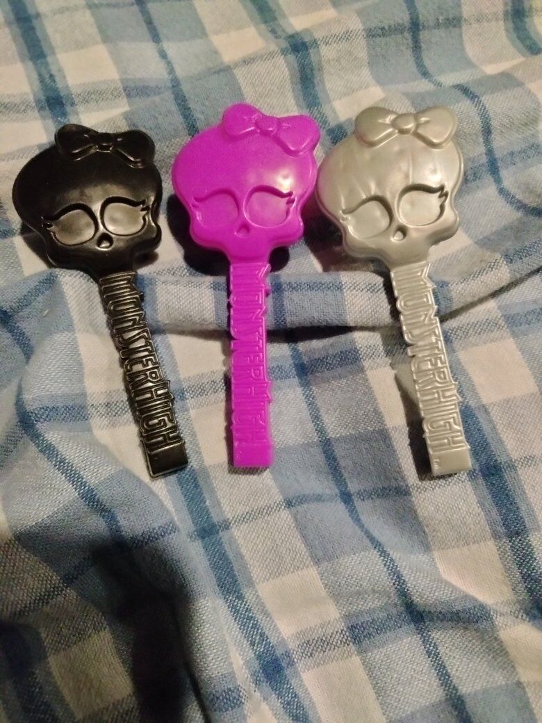 Monster High doll brushes