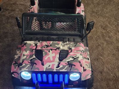 Camouflage Pink Jeep
