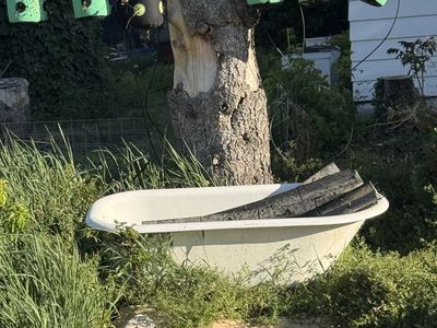 Vintage Clawfoot Bathtub - White Porcelain Enamel Cast Iron - Outdoor Decor/Planter