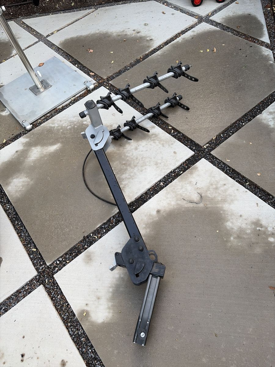 Thule 4-Bike Hitch Rack with Locks – Fits 2” Receiver