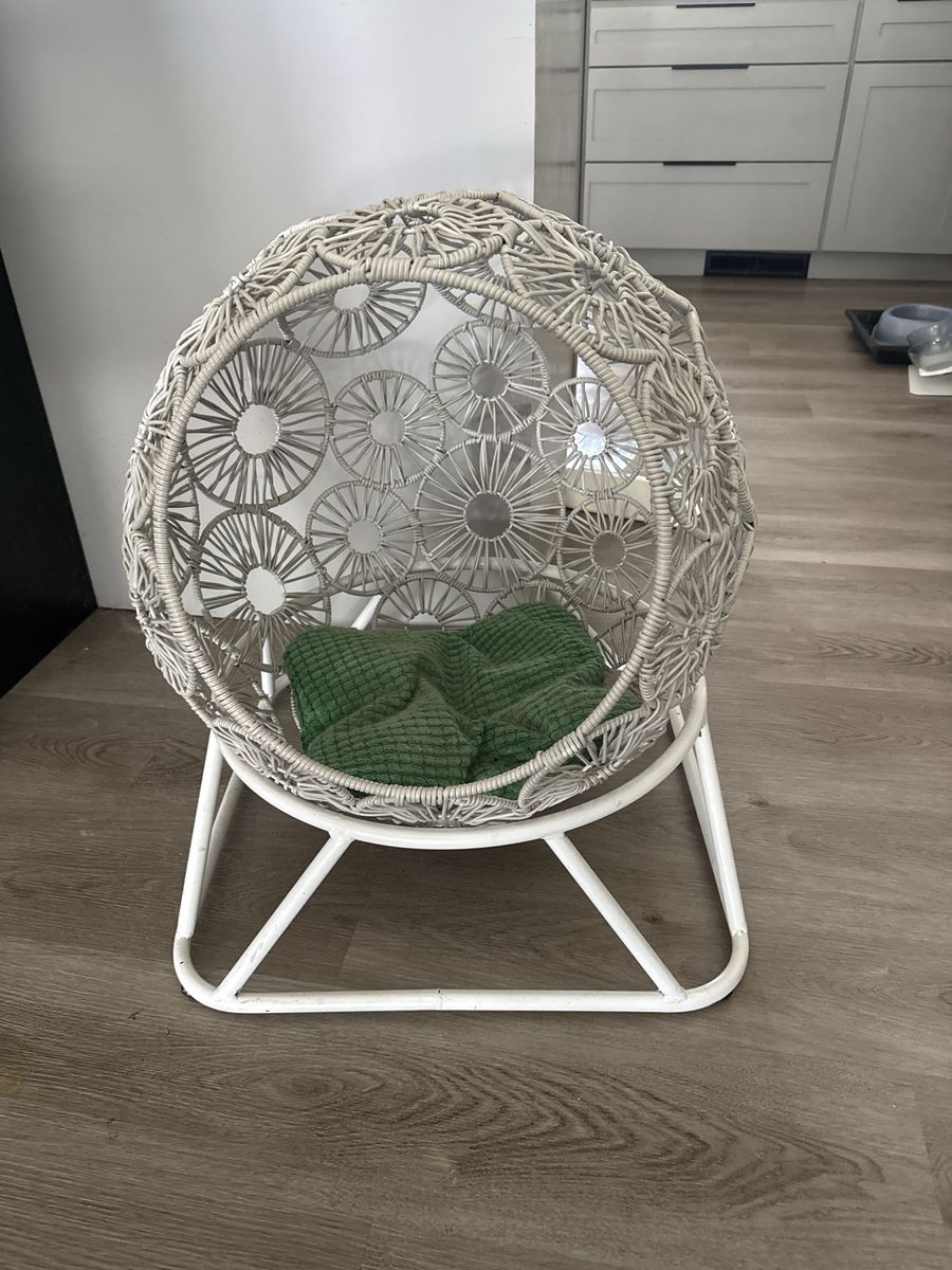 Orb Pet Bed with Metal Stand 