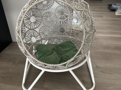 Orb Pet Bed with Metal Stand