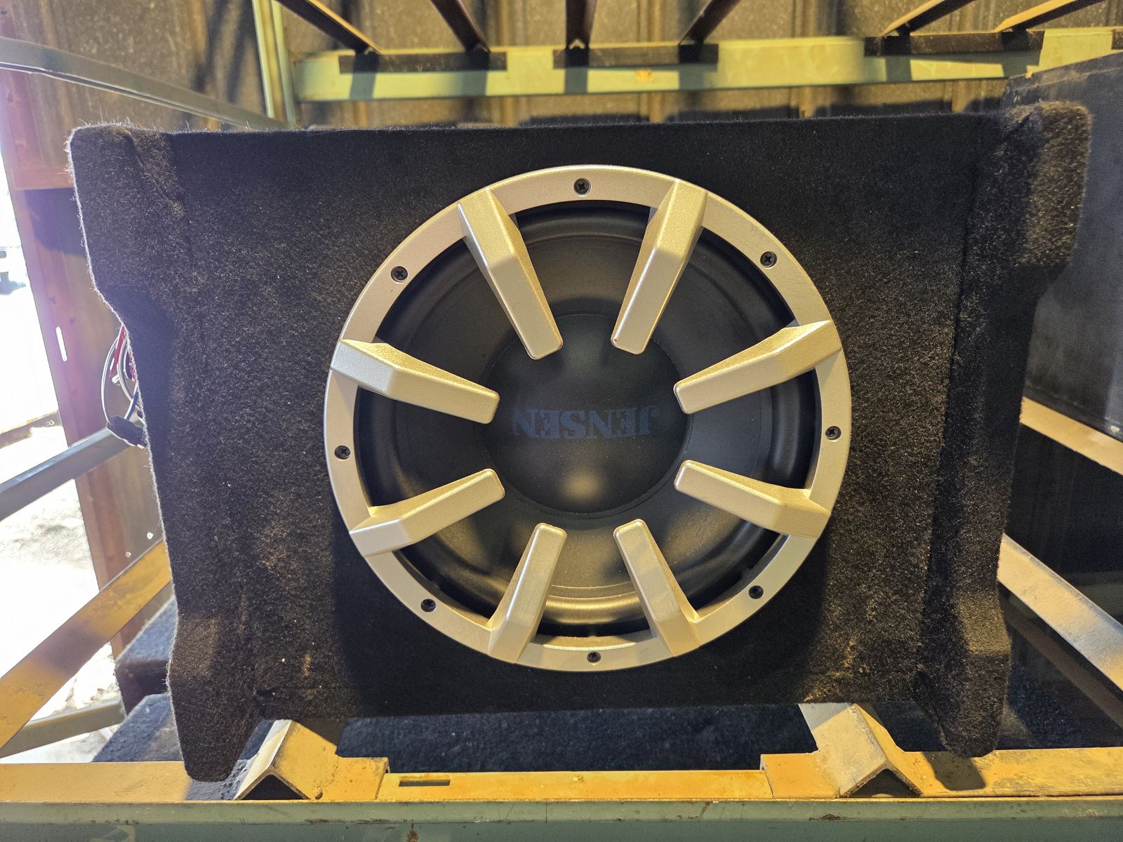Jensen sub with box