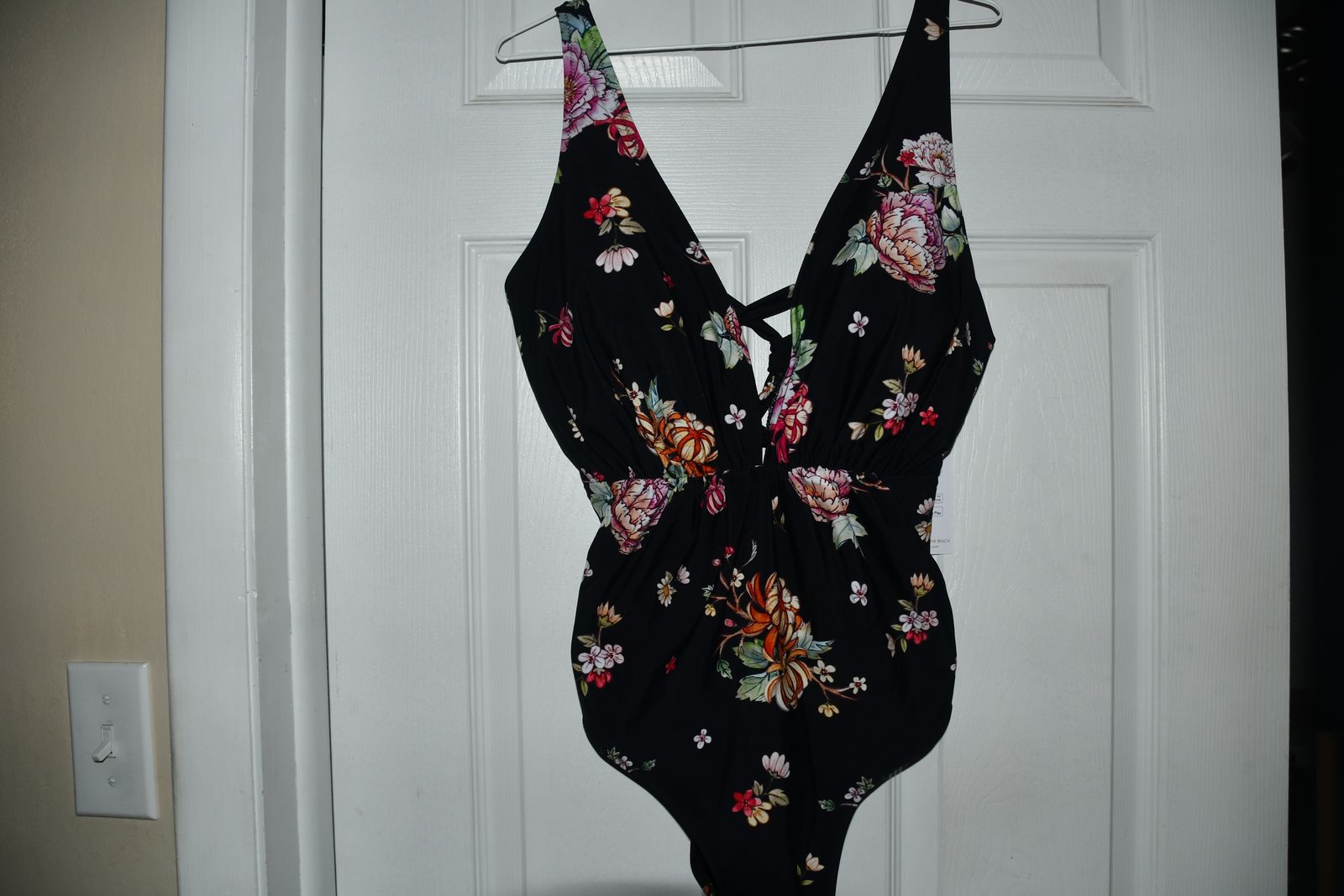 NWT "CUPSHE" WOMEN'S SWIMSUIT ~ SIZE XL ~ PADDED ~ BLACK with FLORAL PRINT ~ CUTE!