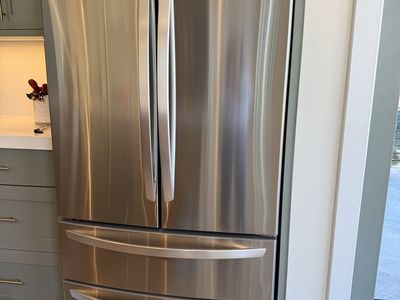 LG French Door Refrigerator w/double freezer drawers