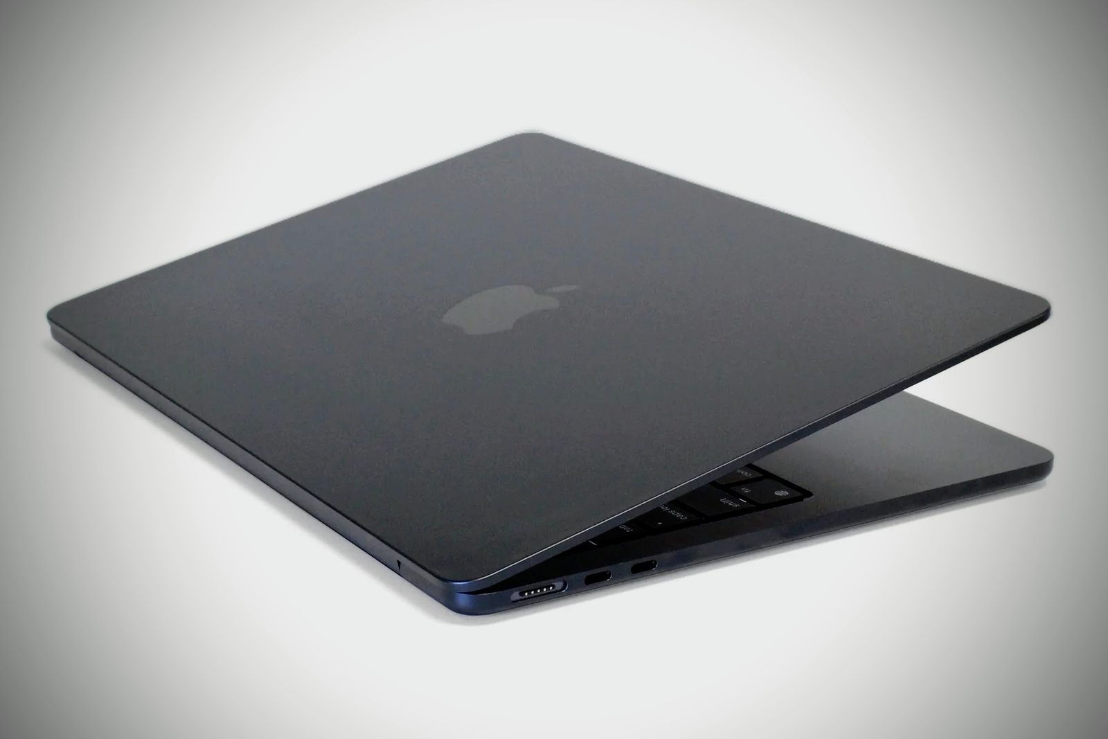 MacBook Air 13" M3 2024 — 24GB RAM — 512GB — 3 Battery Cycles