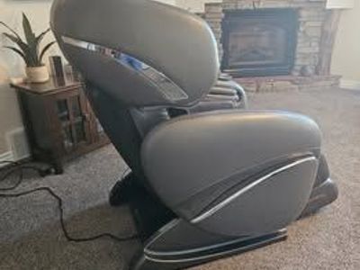 Cozzia EC-618B Massage Chair
