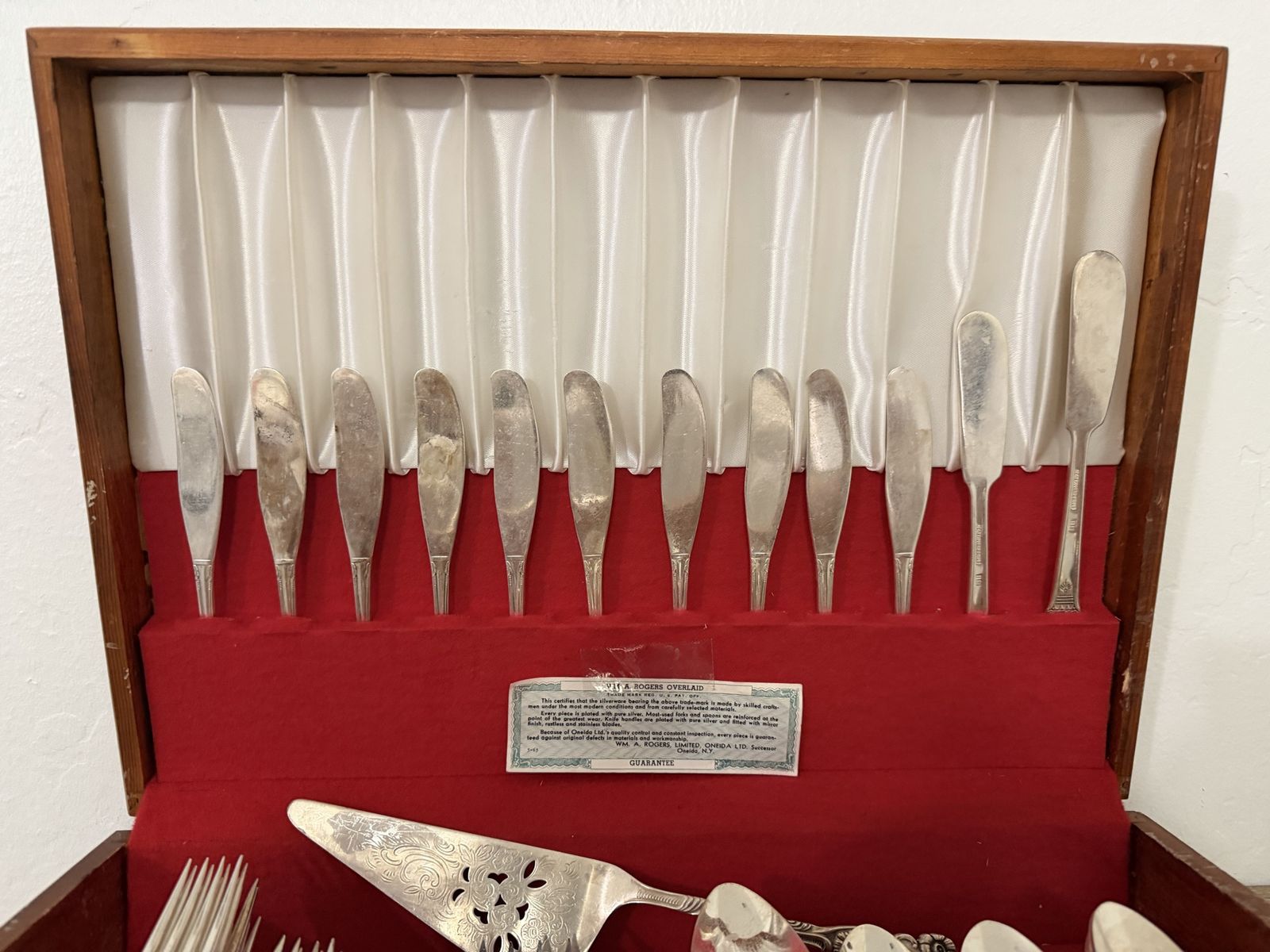 Oneida Ltd. Silverplate Flatware Set with Anti-Tarnish Oneidacraft - Service for 12, Vintage Wood Case 77 peices altogether.