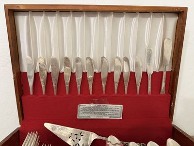 Oneida Ltd. Silverplate Flatware Set with Anti-Tarnish Oneidacraft - Service for 12, Vintage Wood Case 77 peices altogether.