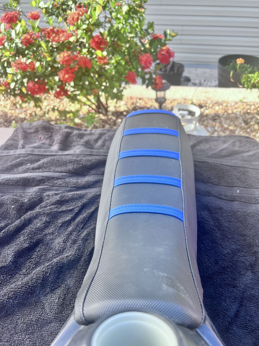 2007 seat and gas tank 