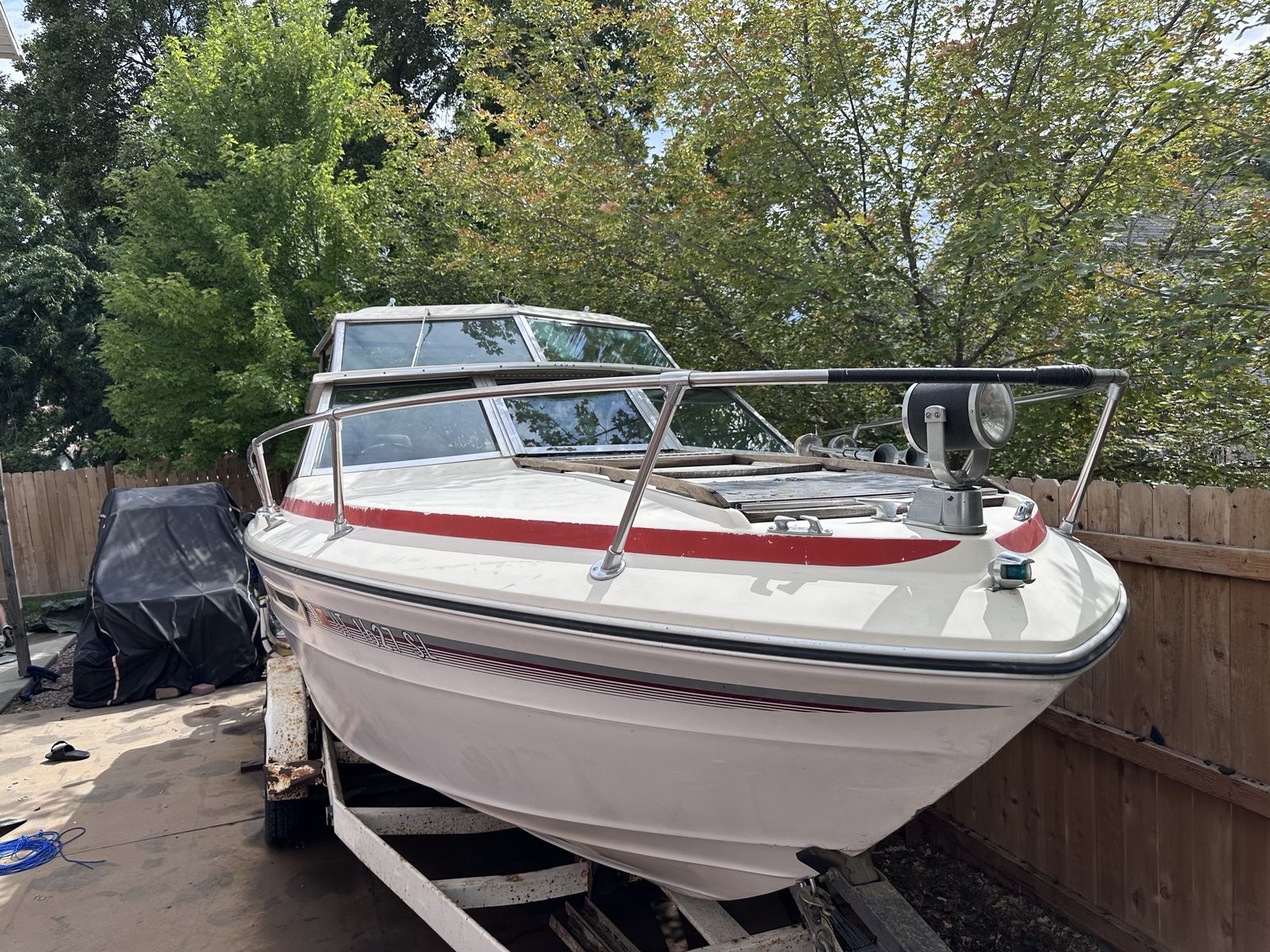 Vintage1976 SeaRay Boat - Classic Cuddy Cabin Cruiser with Red & White Upholstery