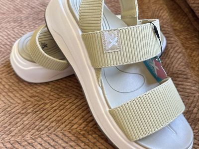 Zeroxposur Women's Strappy Sandals - Beige/White, Size 8, New with Tags