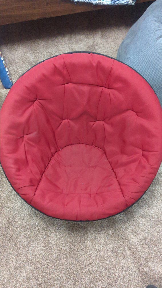 Circle saucer chair