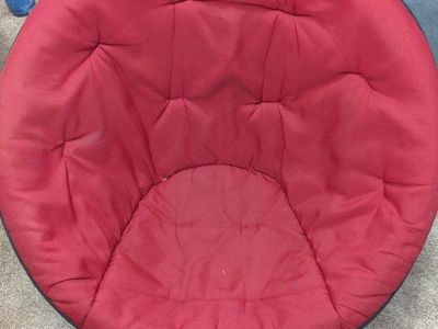 Circle saucer chair