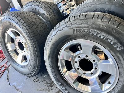 Dodge Ram 2500 Wheels and Tires 8x6.5