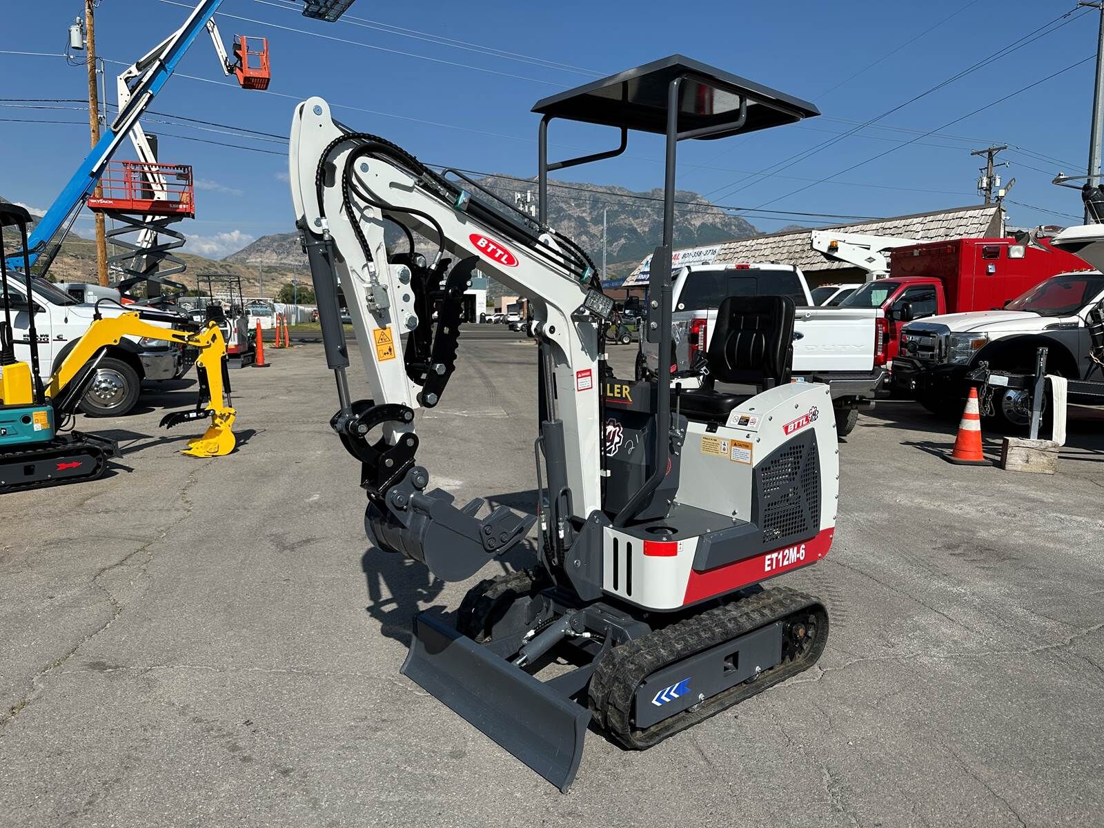 NEW Mini Excavator 2025 BTTL ET12M-6 Aux Hydraulics, Thumb, Backfill Blade, Tooth Bucket