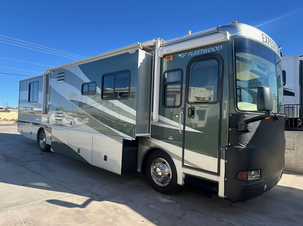 2004 Fleetwood Exposition 38N