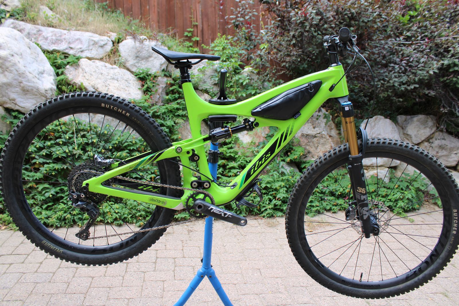 IBIS HD3 Mullet MX (29 inch front / 27.5 inch rear) Full Carbon Build