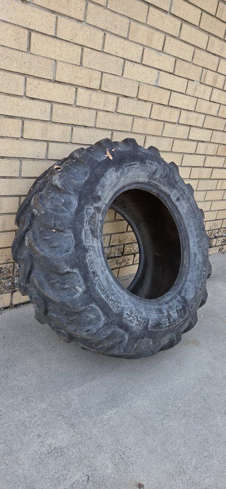 Crossfit Tire 200 lbs (Galaxy Super Industrial Rib 15.5/80-24 16PR R4 Tractor Tire - Used)