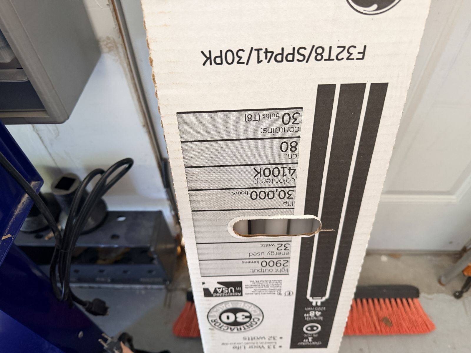 GE Commercial F32T8 4100K LIght Blubs Case of 28