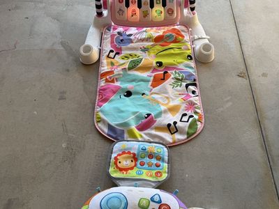 Fisher-Price Kick 'n Play Piano Gym Deluxe Infant Play Mat Pink with Lights & Sounds