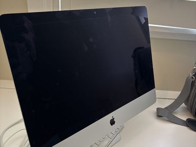 Apple iMac Desktop Computer (21.5-inch) (with Bluetooth keyboard)